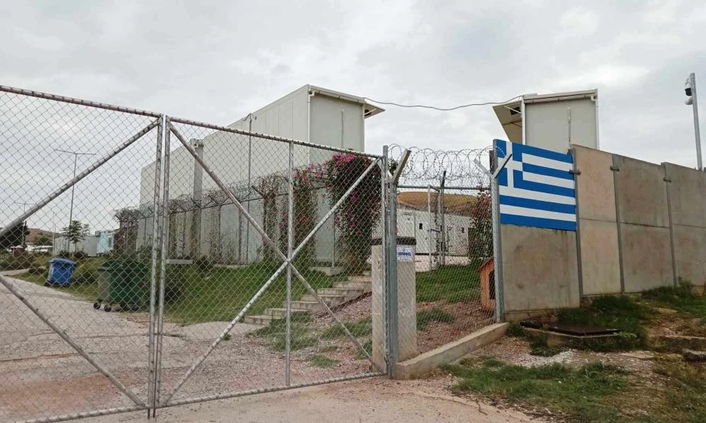 Στην ίδια μοίρα έβαλαν μετανάστες και πλημμυροπαθείς - Ζουν μαζί στη δομή του Κουτσόχερου - Τι αποκαλύπτουν (Βίντεο)